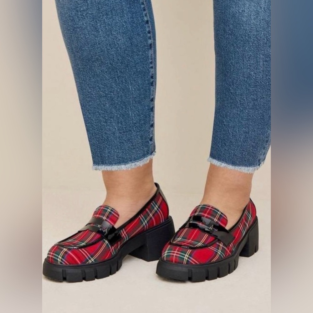 Torrid Betsy Johnson Creeper Plaid Red Loafers Size 11 w/box BNWT